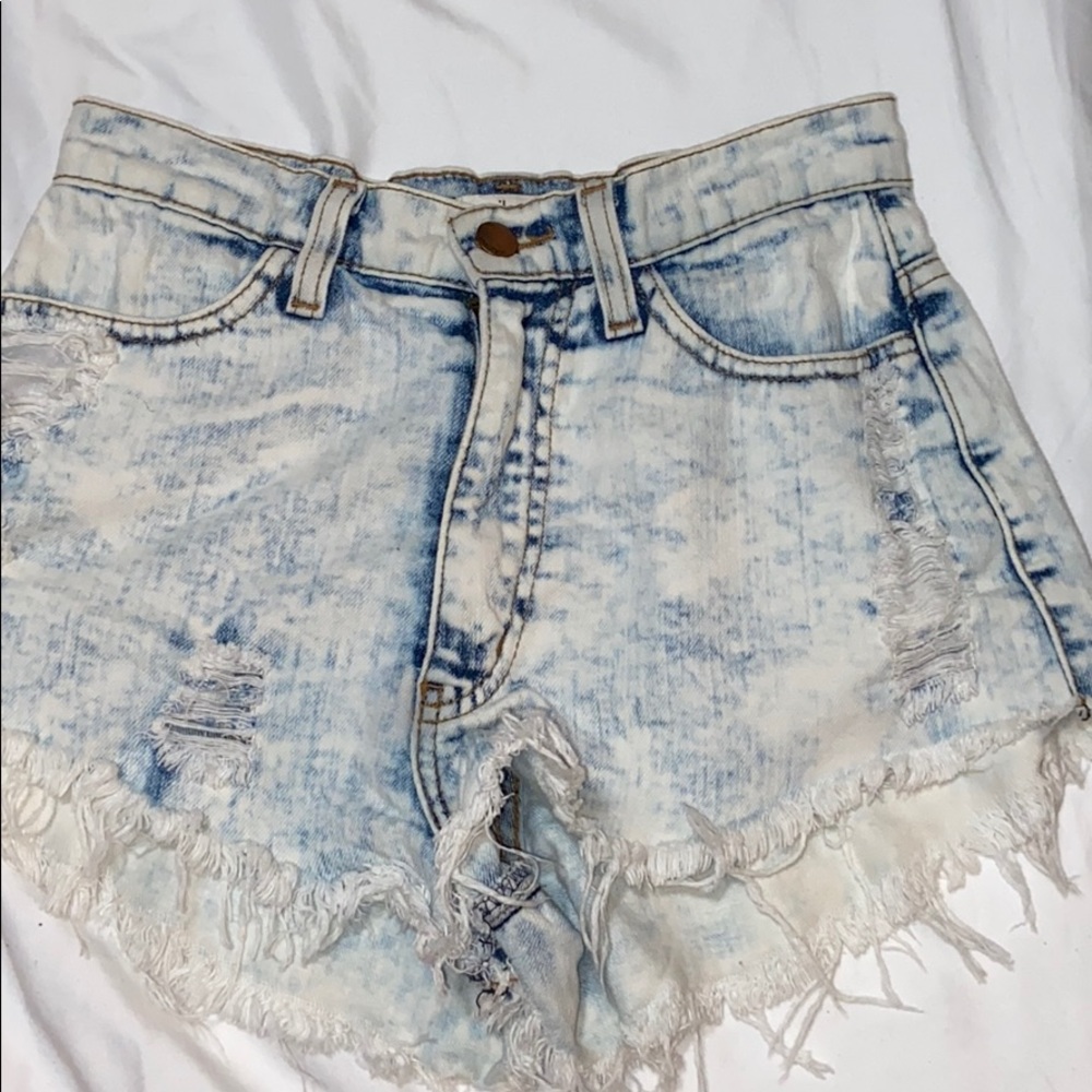 Vibrant high wasted jean shorts